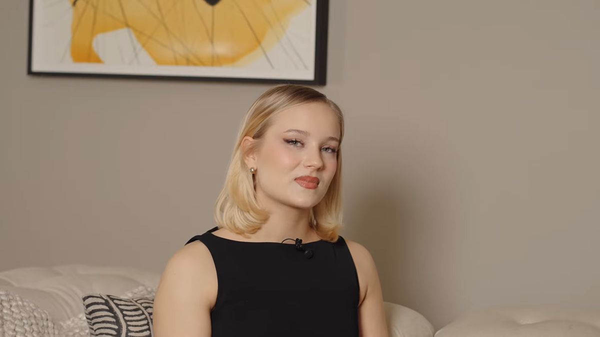 Medium single of artist Alisa Lyssa Rautio during the LYSSA interview in Soho