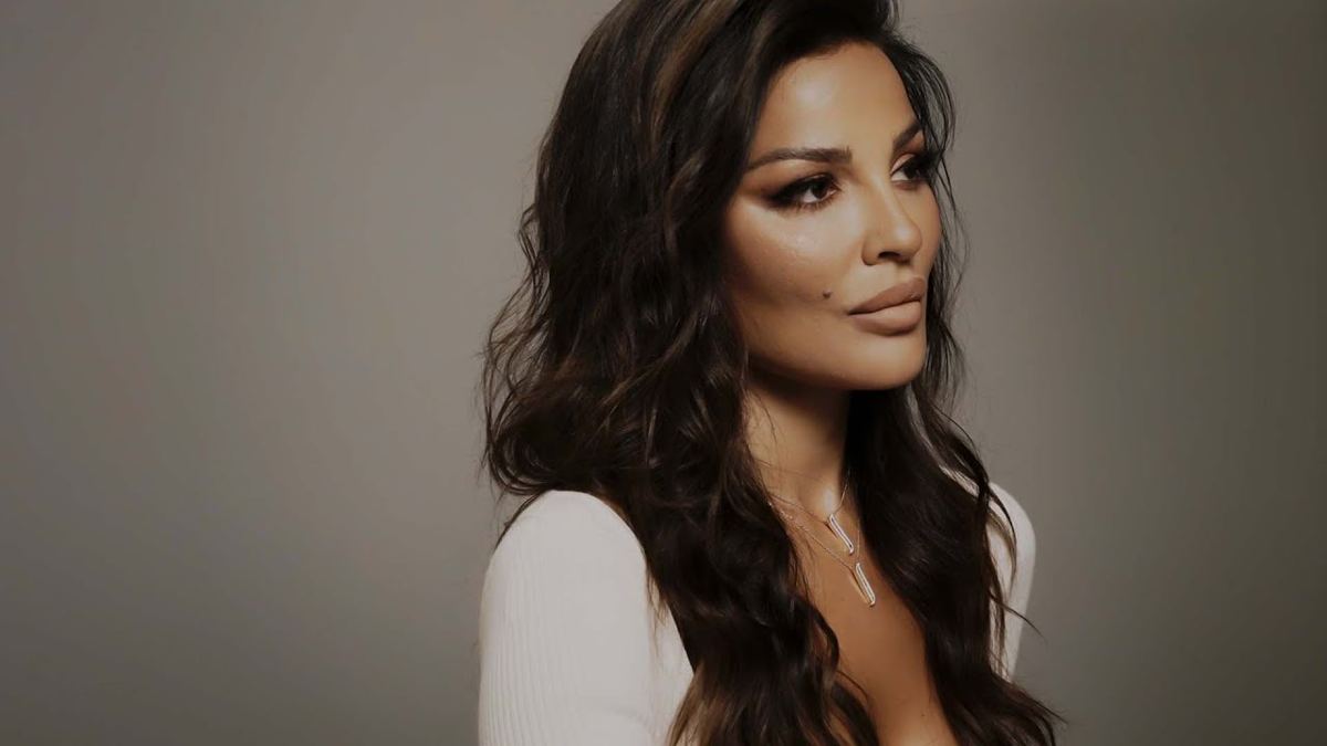 Nadine Njeim on set for the Damas Jewellery behind-the-scenes film