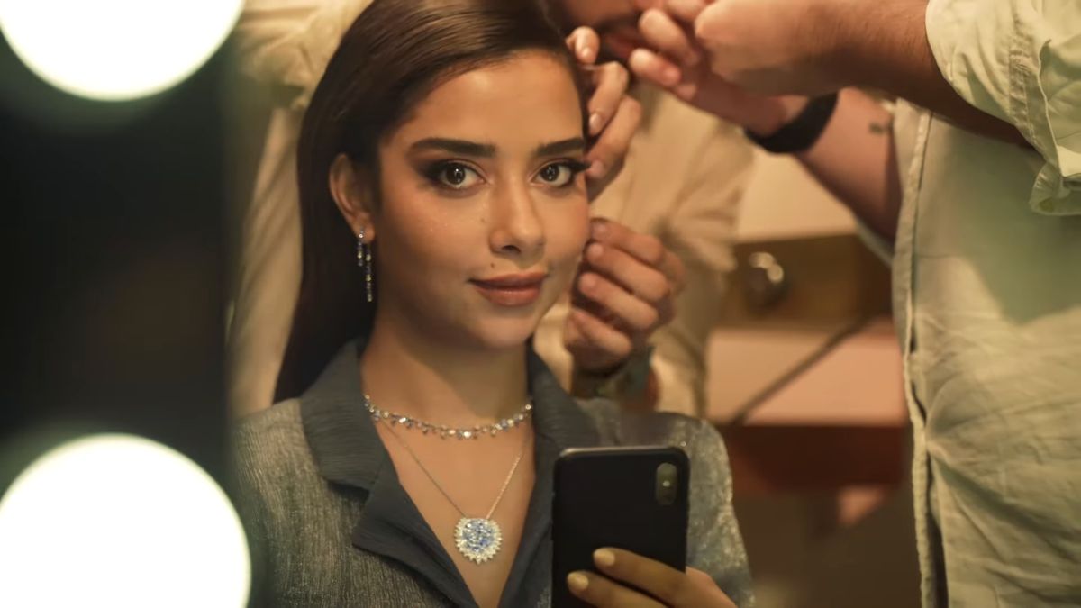 Make-up artist finishing a look at a lit mirror station in Dubai