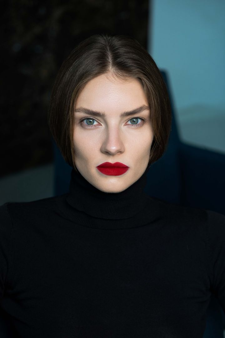 Window-light beauty portrait in Downtown Dubai